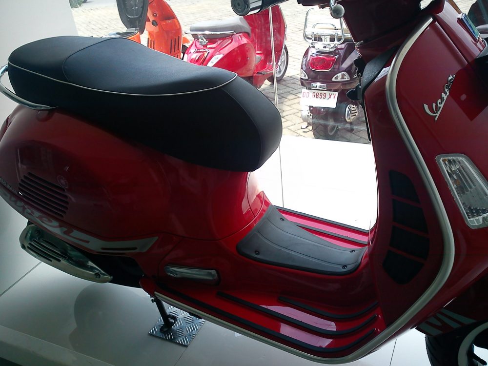 Стекло ветровое Vespa GTS medio