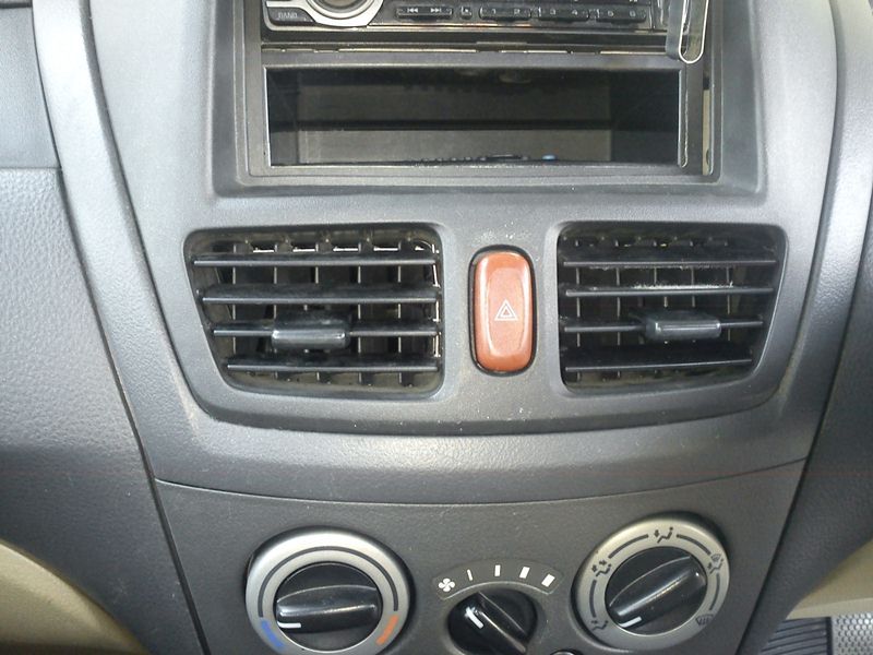 Memperbaiki kisi-kisi Aerio yang patah