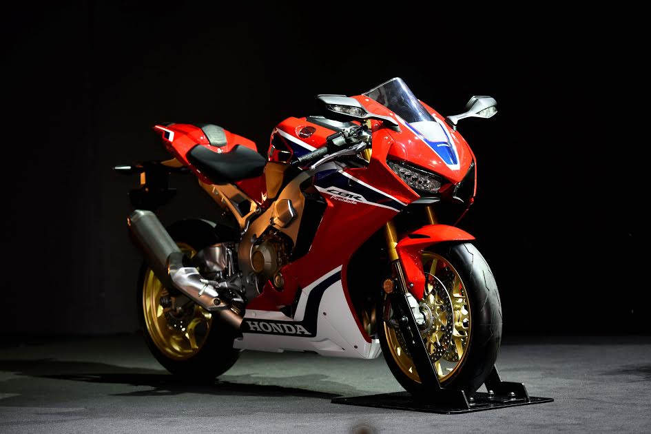 Intermot 2016 - 17YM CBR1000RR Fireblade SP/SP2 and 17YM CB1100 EX/RS