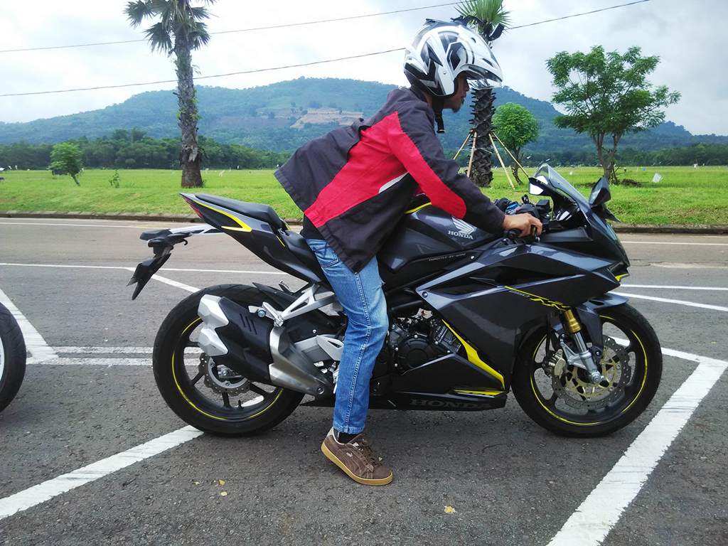 cbr250rr-posisi