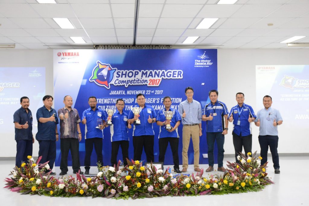 Awarding Juara National Shop Manager Competition
