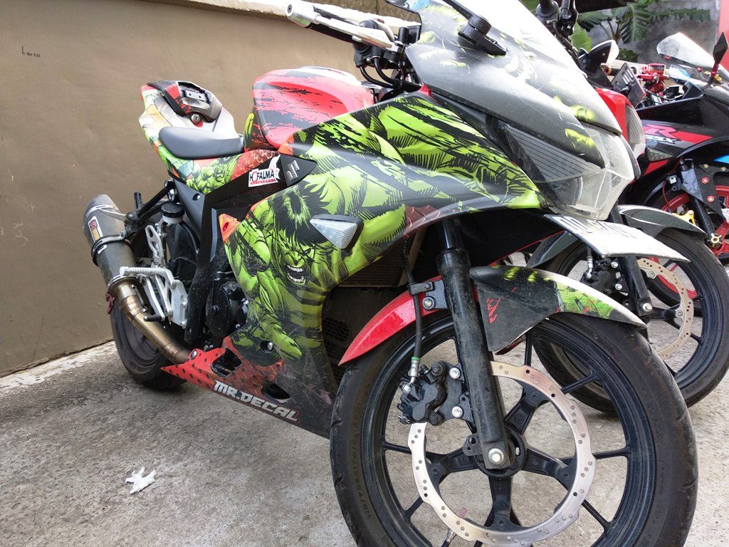 Modifikasi Decal oleh Anggota Suzuki GSX 150 Club Makassar 