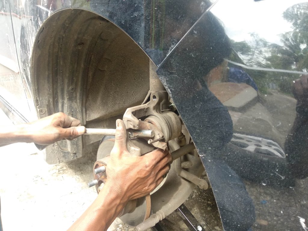 kampas rem depan agya