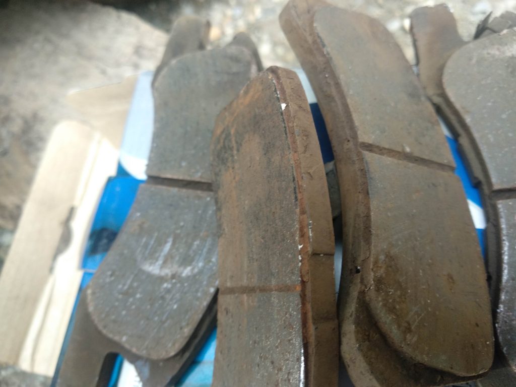 kampas rem depan agya