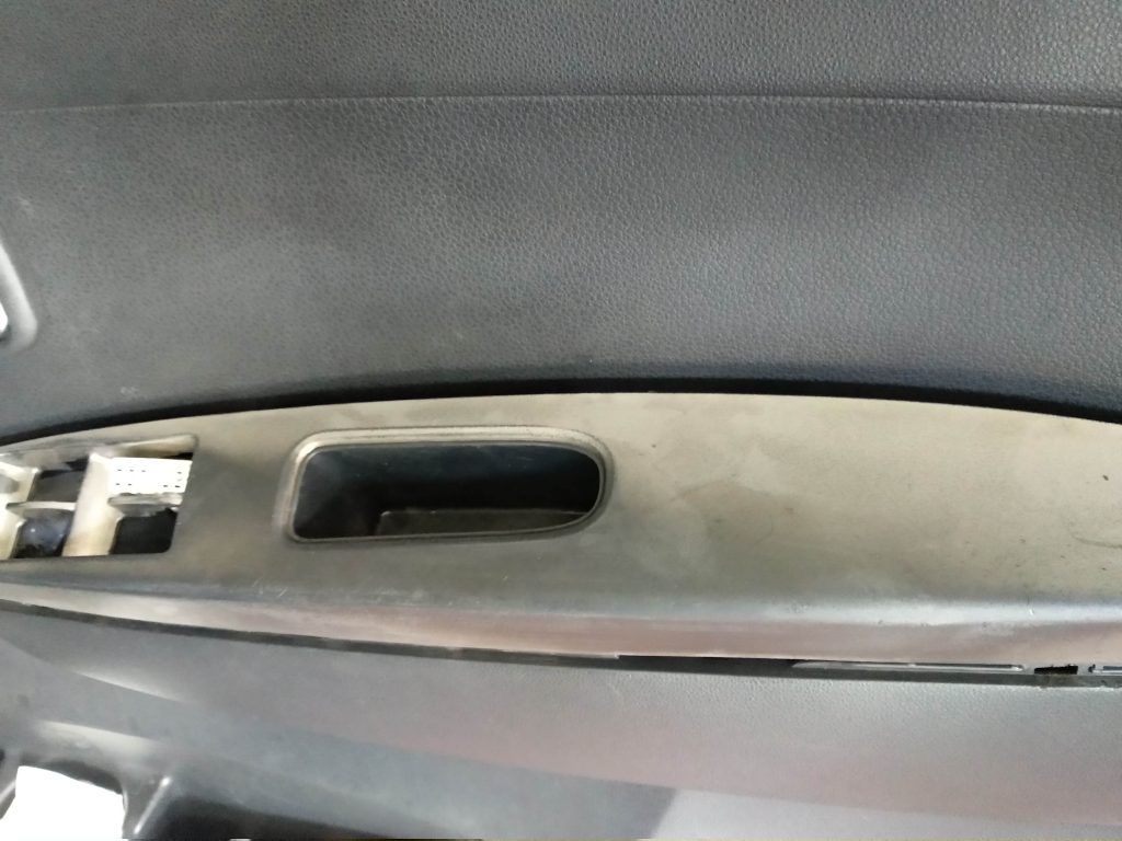 mengecat plastik primer