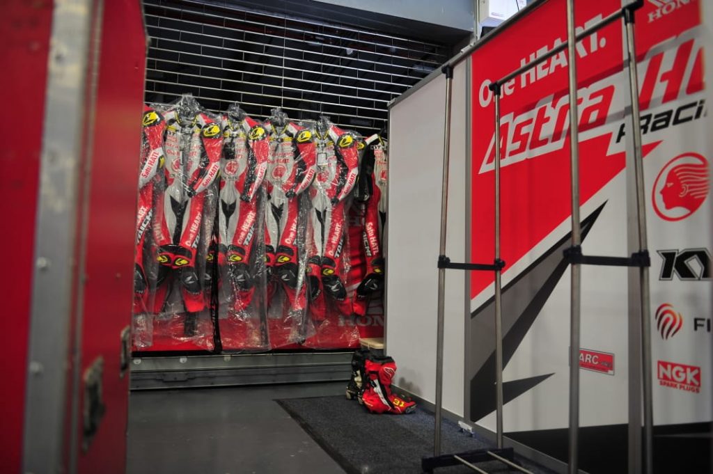 Cara Merawat Baju Balap