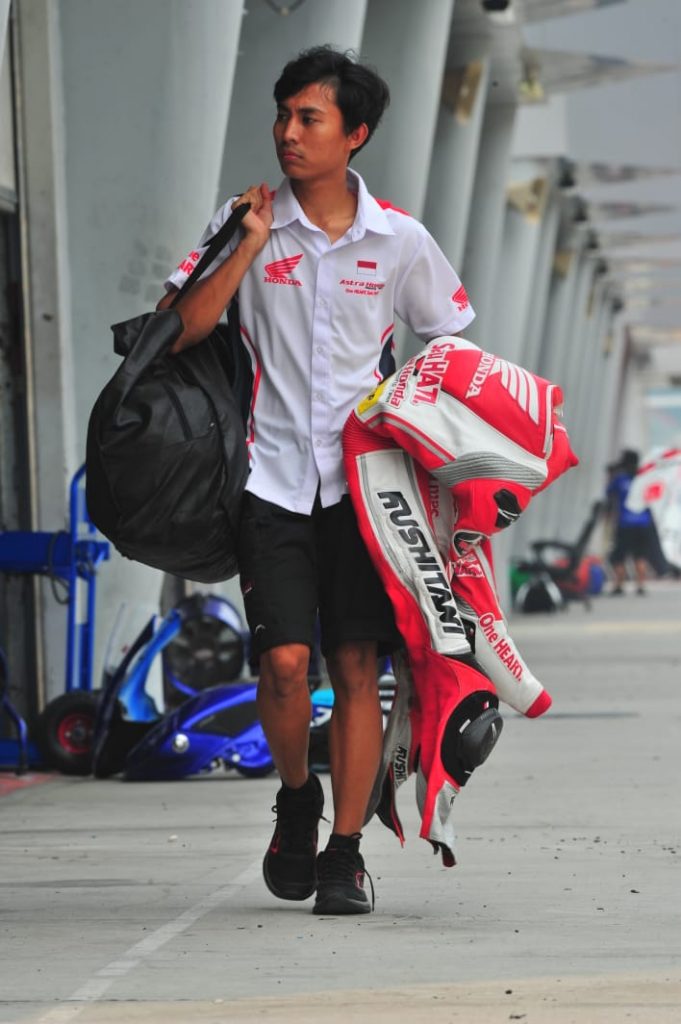 Cara Merawat Baju Balap