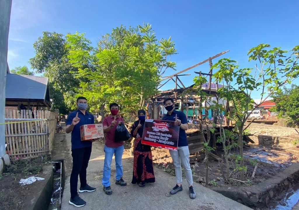 Astra Motor Berikan Bantuan Sembako Korban Banjir Bantaeng-Jeneponto