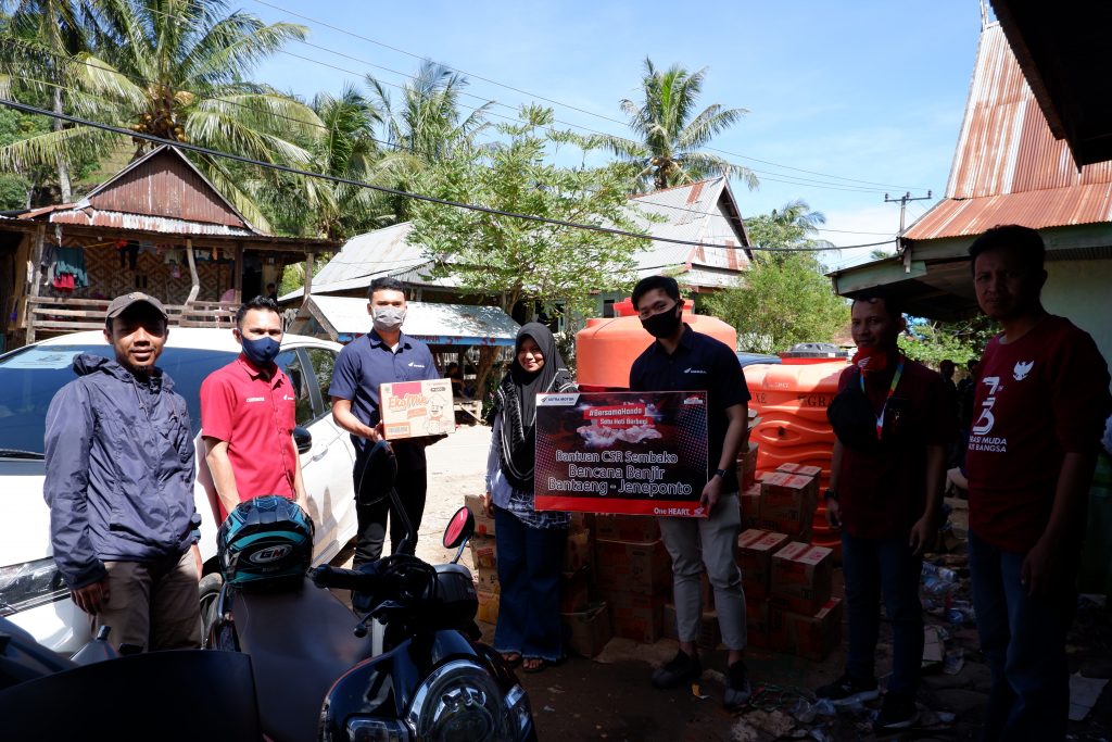 Astra Motor Berikan Bantuan Sembako Korban Banjir Bantaeng-Jeneponto