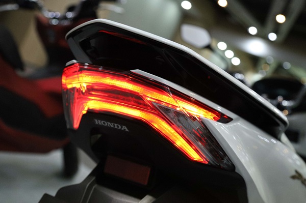 Pilihan Warna Honda PCX160 